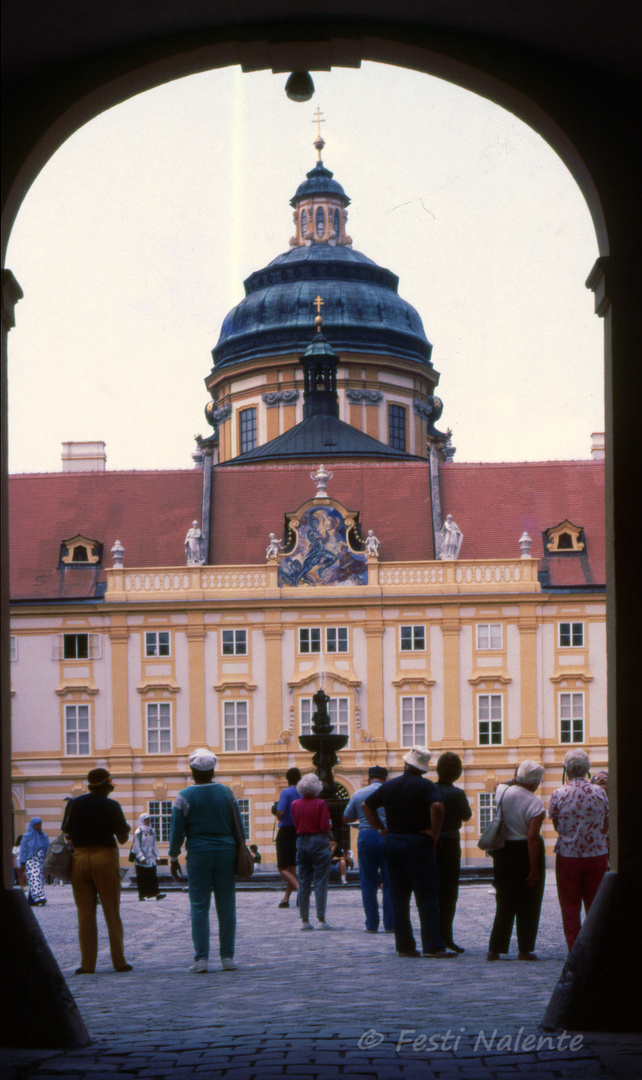 Eingang zum Prälatenhof