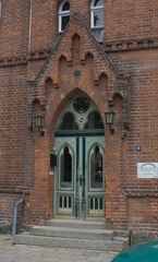 Eingang zum Regenbogenhaus, einem evangelischen Kindergarten in Neubrandenburg