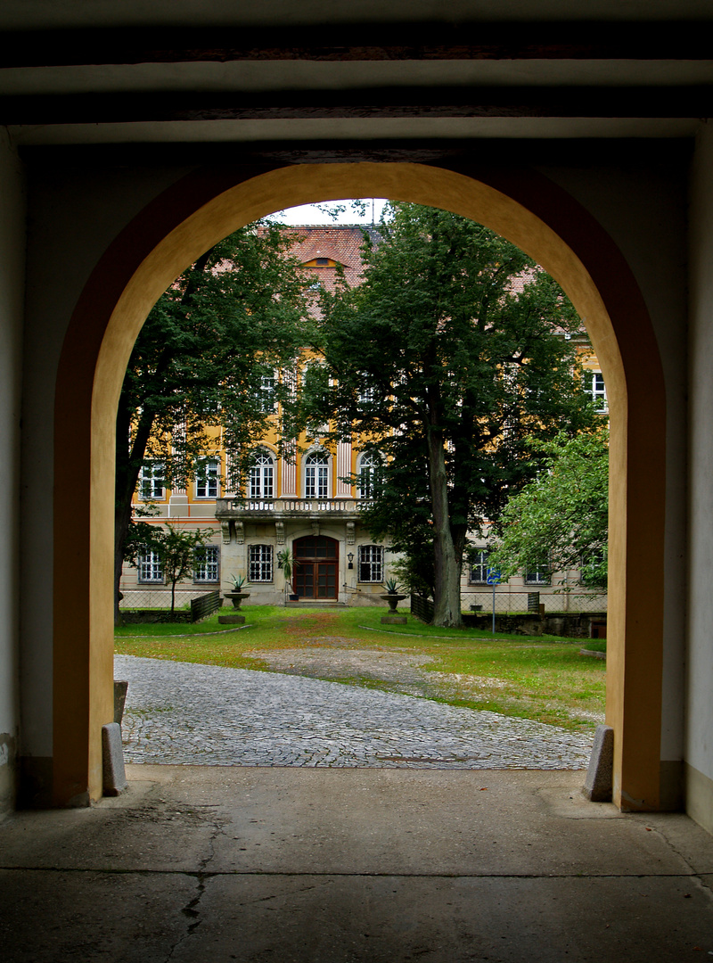 eingang zum schloss