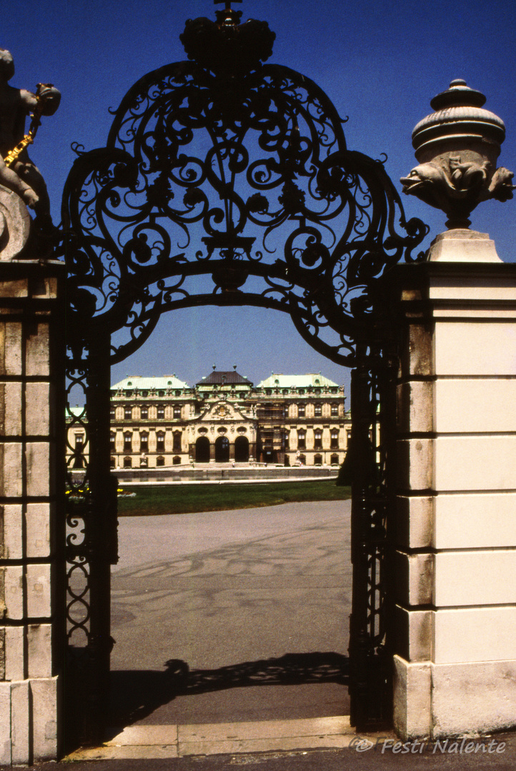 Eingang zum Schloß Belvedere