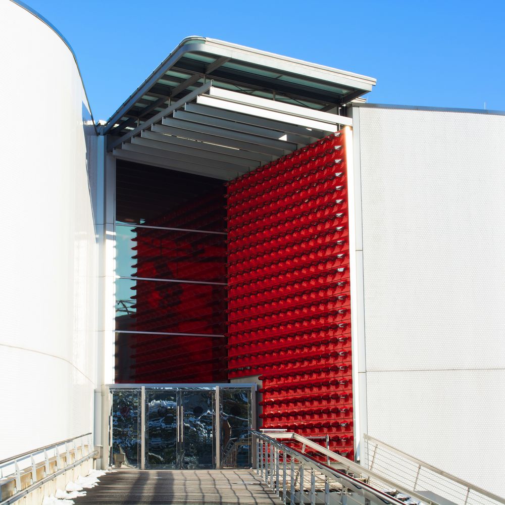 Eingang zum Seat-Pavillion in der Autostadt Wolfsburg