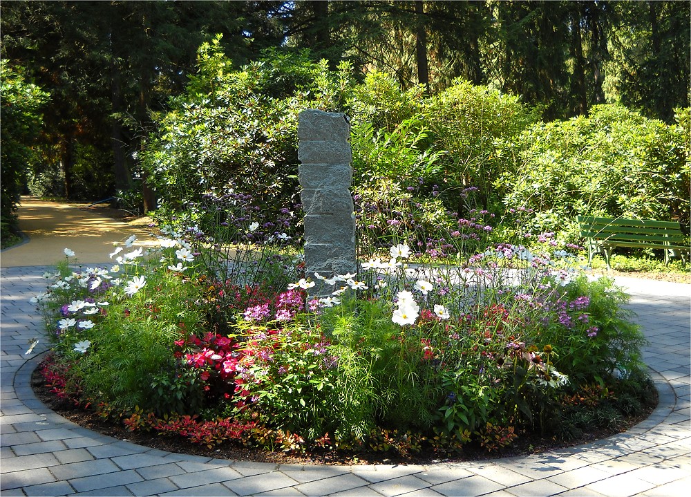 Eingang zum Waldfriedhof Hofheim