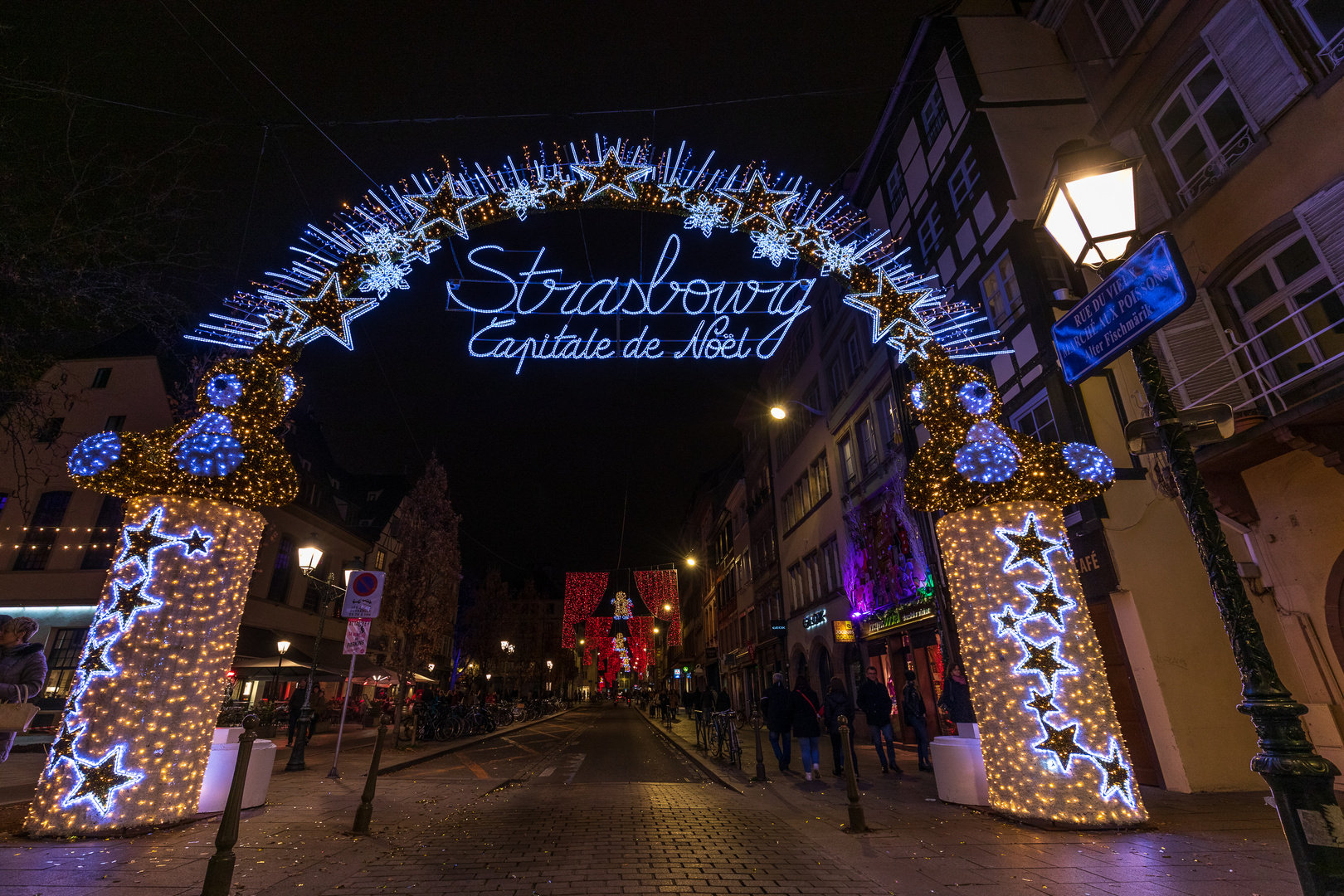 Eingang zum Weihnachtsmarkt in...