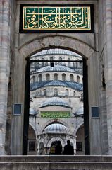 eingang zur blauen moschee (istanbul)