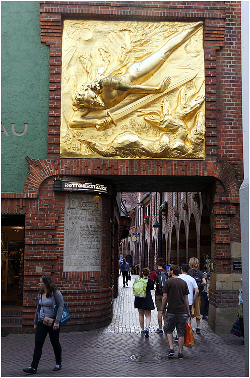 Eingang zur Bötcherstraße in Bremen