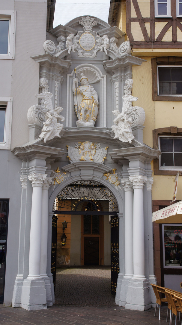 Eingang zur Bürgerkirche in Trier