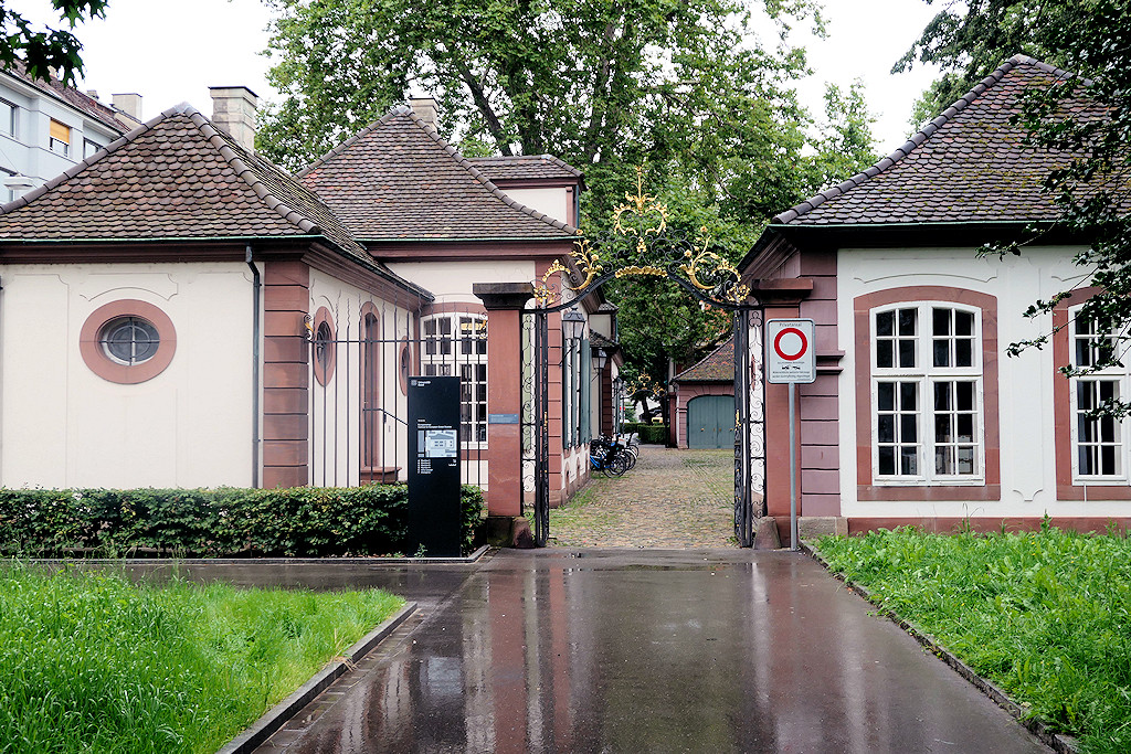 Eingang zur Herrschaftsvilla im Sandgrubenpark