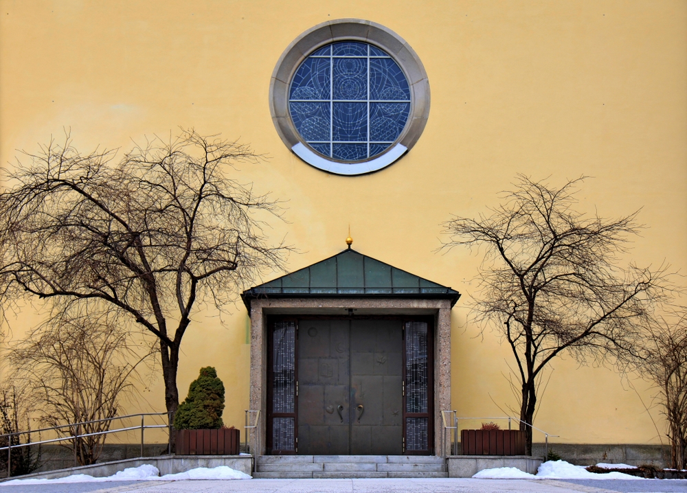 Eingang zur Kirche