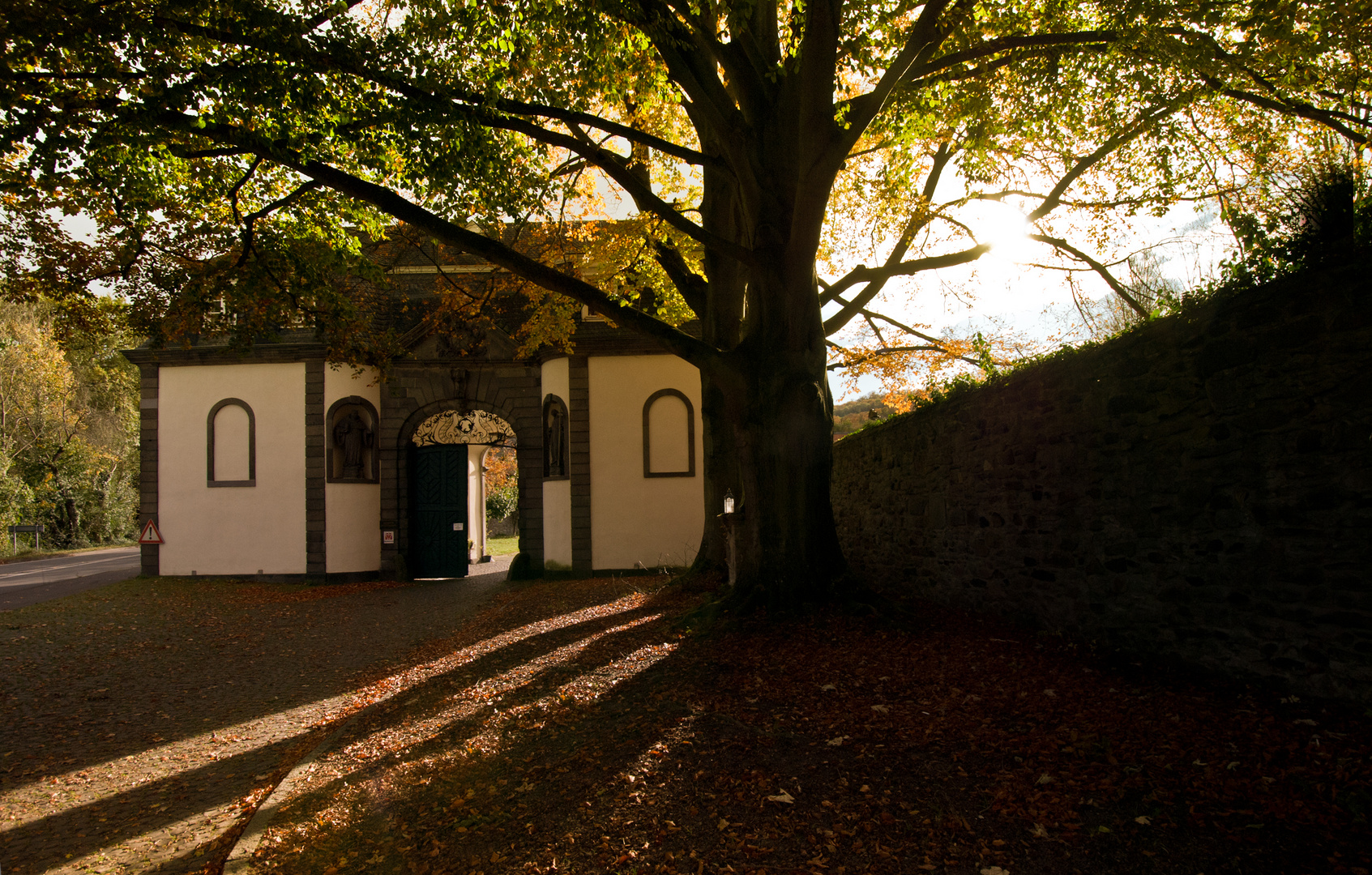 Eingang zur Klosterruine Heisterbach