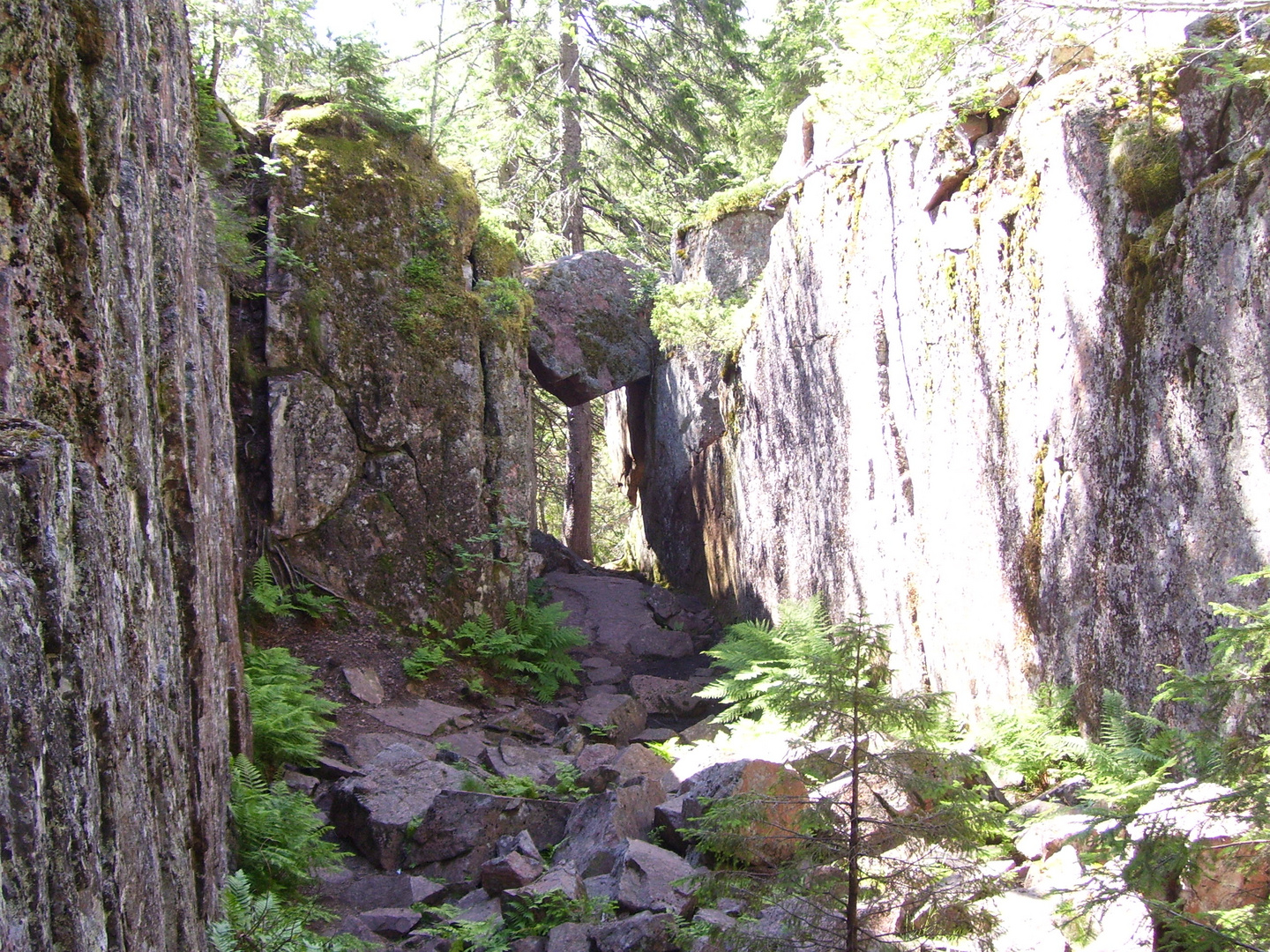 Eingang zur Slåttdalsskrevan im Skuleskogen Nationalpark