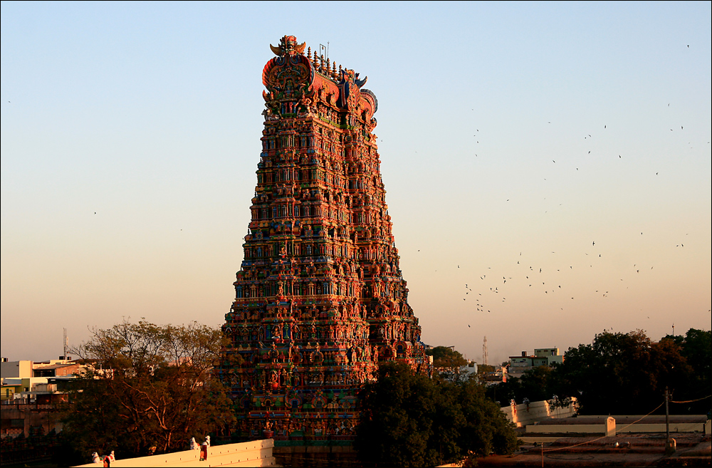 Eingangs-Gopuram im letzten Licht