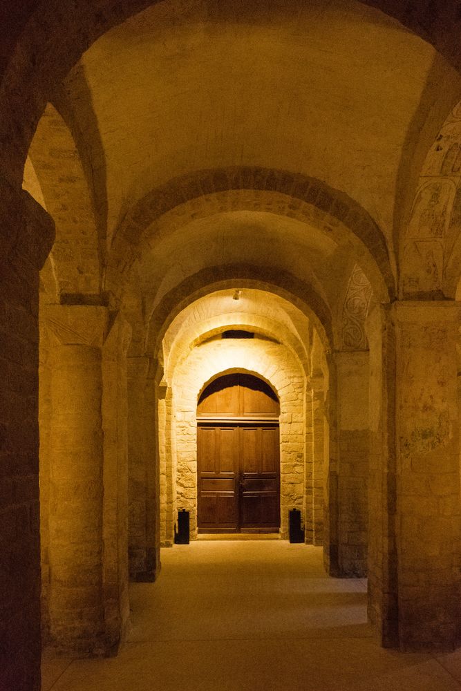 Eingangsbereich der Stiftskirche von Romainmôtier