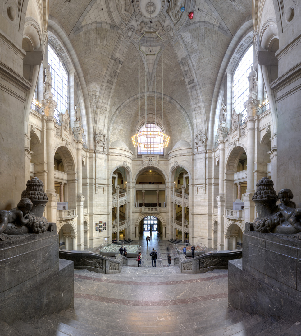 Eingangshalle des Neuen Rathauses in Hannover