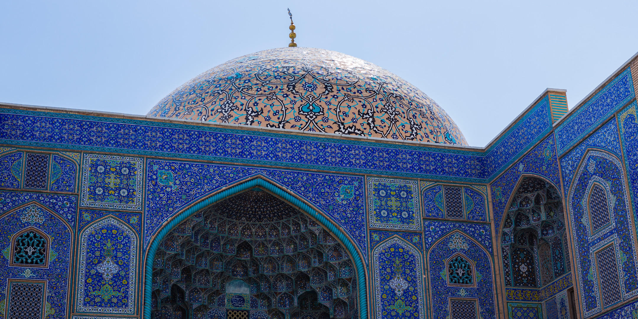 Eingangsiwan und Kuppel der Shaikh Lotfollah-Moschee