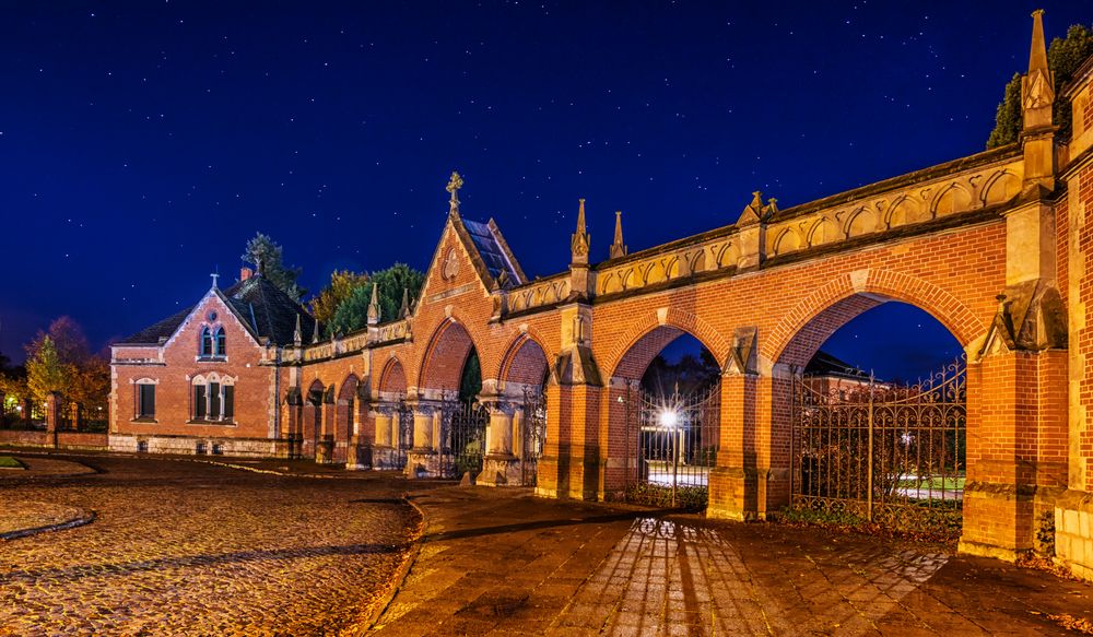 Eingangsportal Westfriedhof überarbeitet