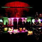 Eingangsschauhaus im Palmengarten Frankfurt beim Lichterfest 2023