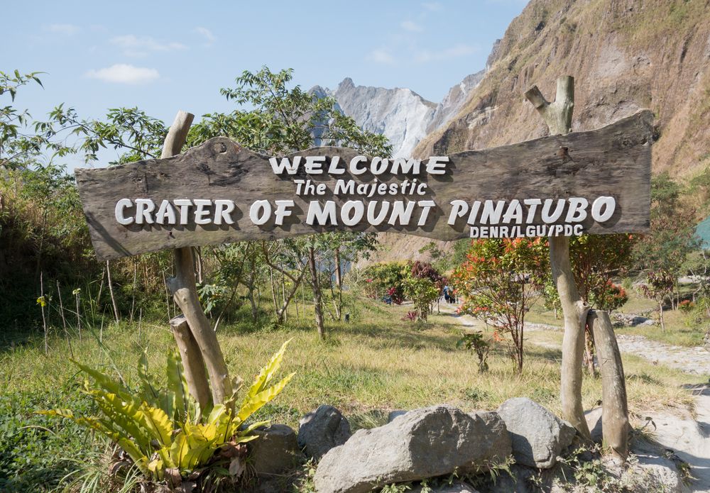 Eingangsschild des Mount Pinatubo Kratersee