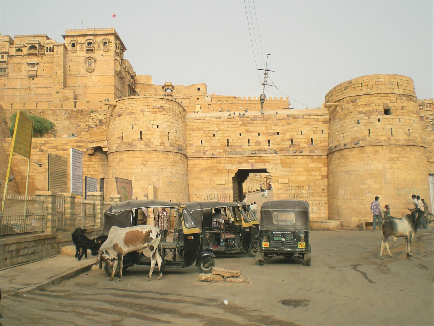 Eingangstor des historischen Forts Jaisalmer - Rajasthan