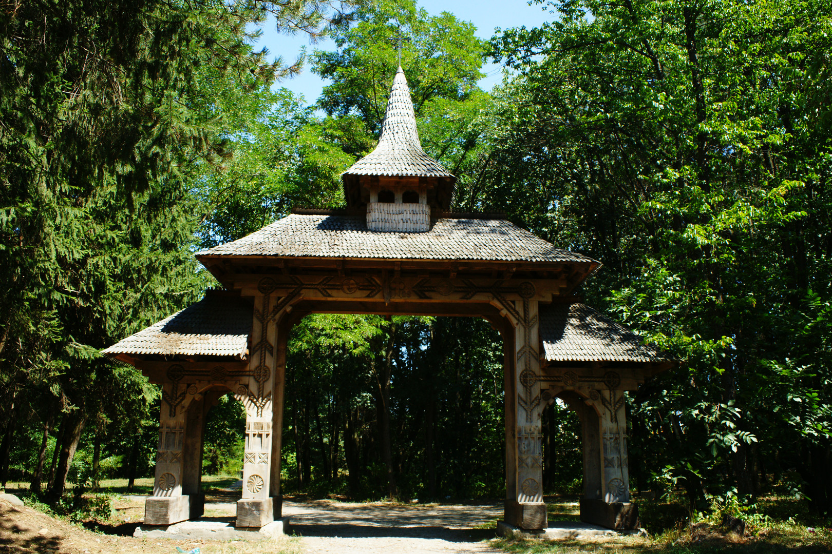 Eingangstor, Mönchskloster Peri, Maramures , Rumänien 