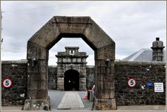 Eingangstor von dem berüchtigten Dartmoor-Gefängnis in Südengland.