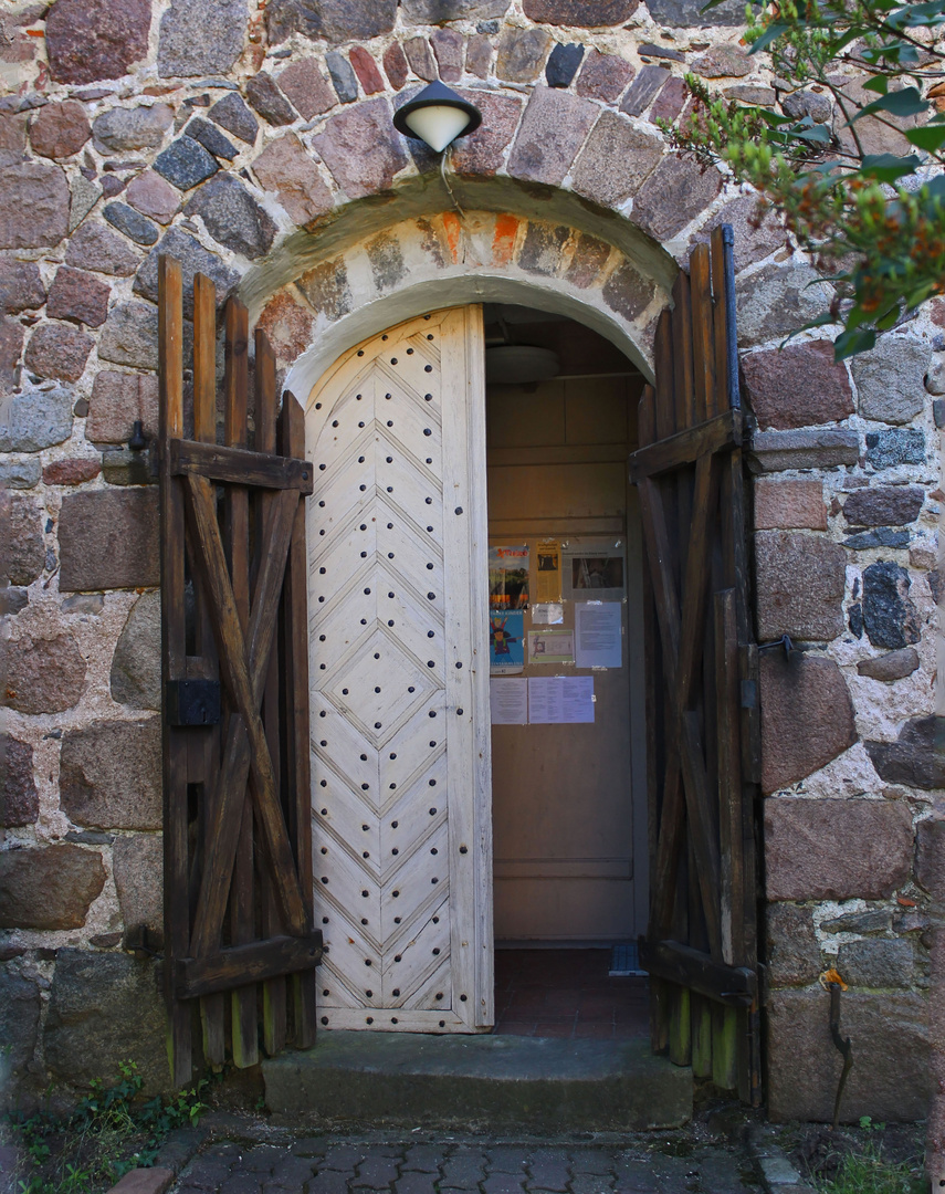 Eingangstür zu St.Georg in Arneburg