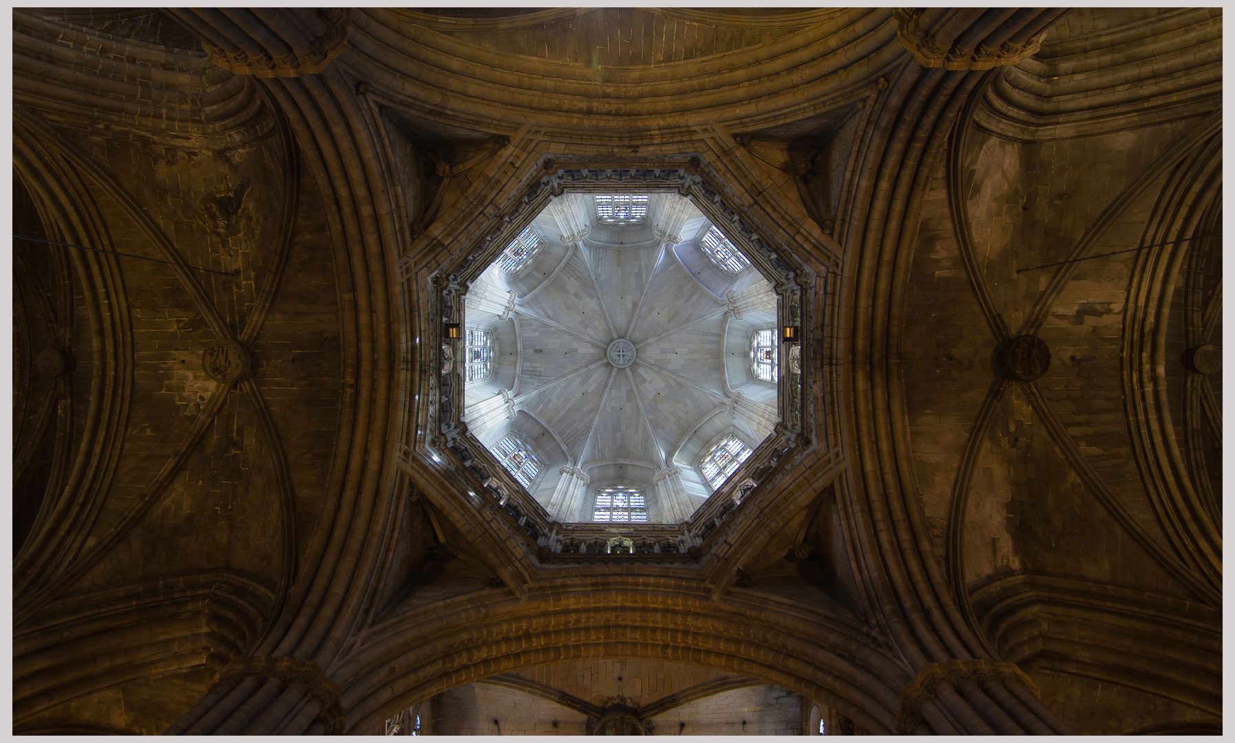 Eingangsturm Gothische Kathedrale Barcelona