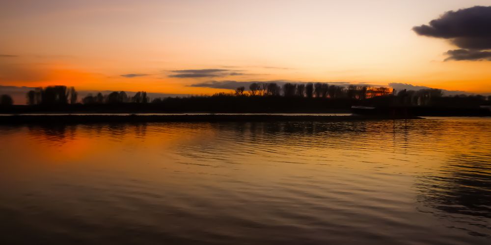 ein.ganz.normaler.abend.am.rhein