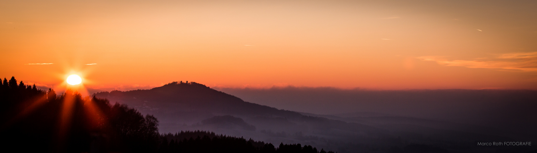 Eingebettet im Nebel