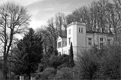 Eingebettet in die umgebebende Landschaft der Stadt,