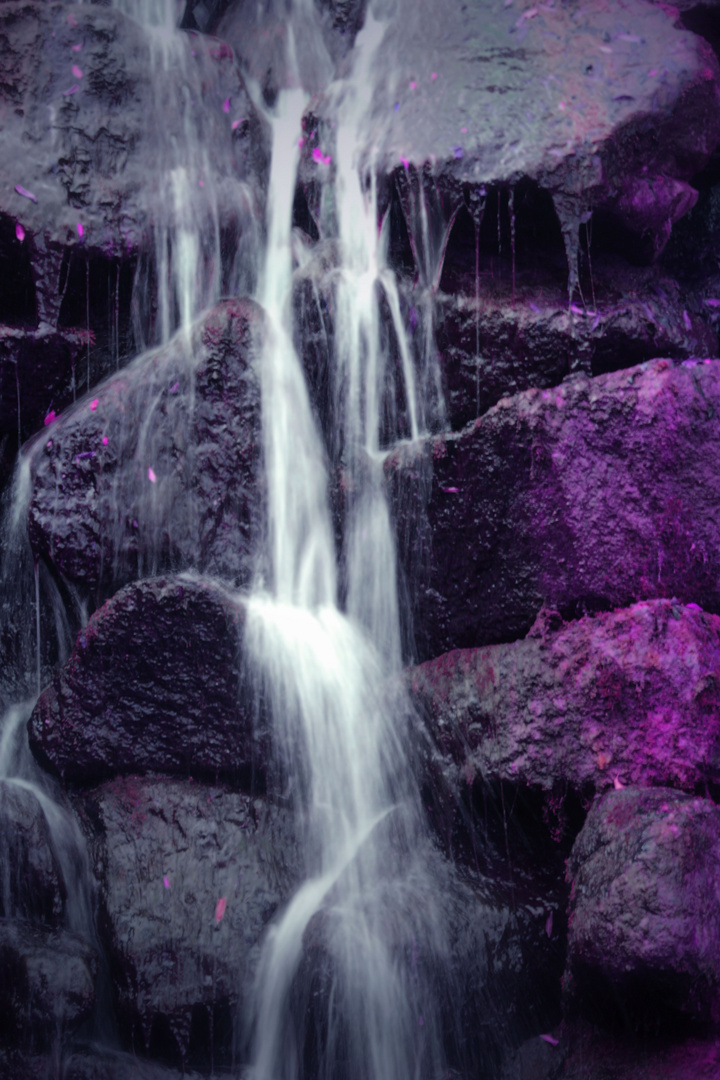 eingefärbter Wasserfall