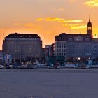 Eingefrorene Binnenalster in der Abenddämmerung