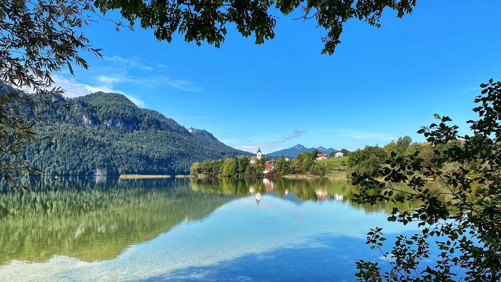 eingerahmt der Weissensee