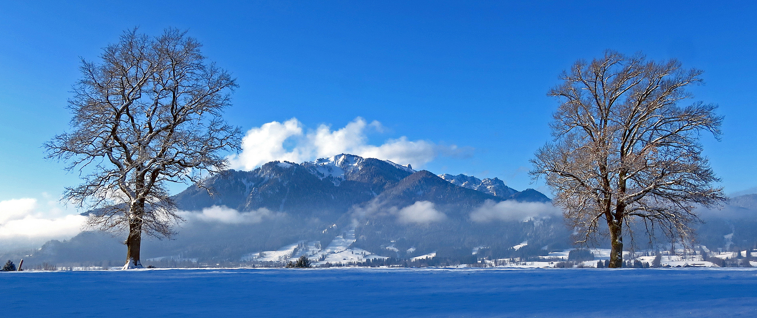 Eingerahmtes Bergmassiv