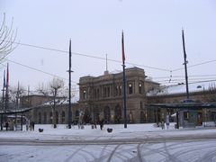 Eingeschneiter Mainzer Hauptbahnhof am 2. Weihnachtsfeiertag