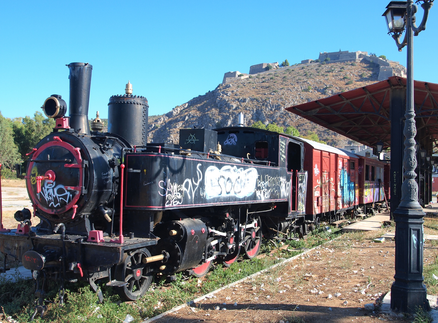 eingesparter Bahnhof in Nafplio- auf dem griechischen Peloponnes