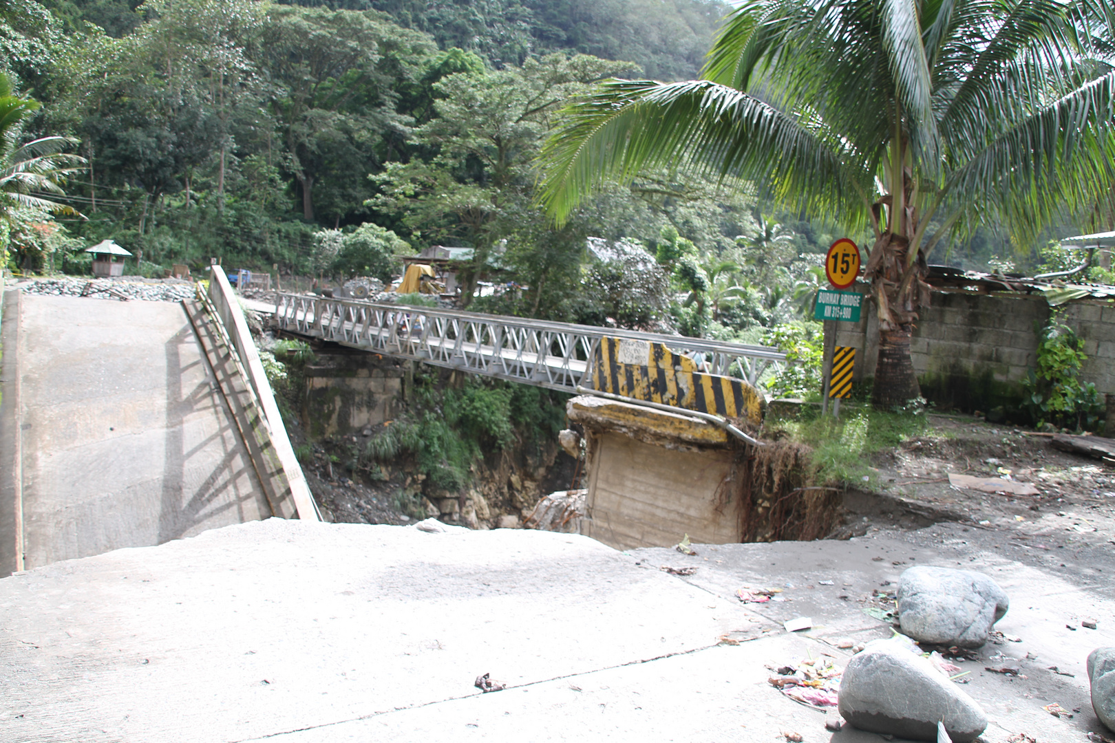 eingestürtzte brücke auf den philippinen