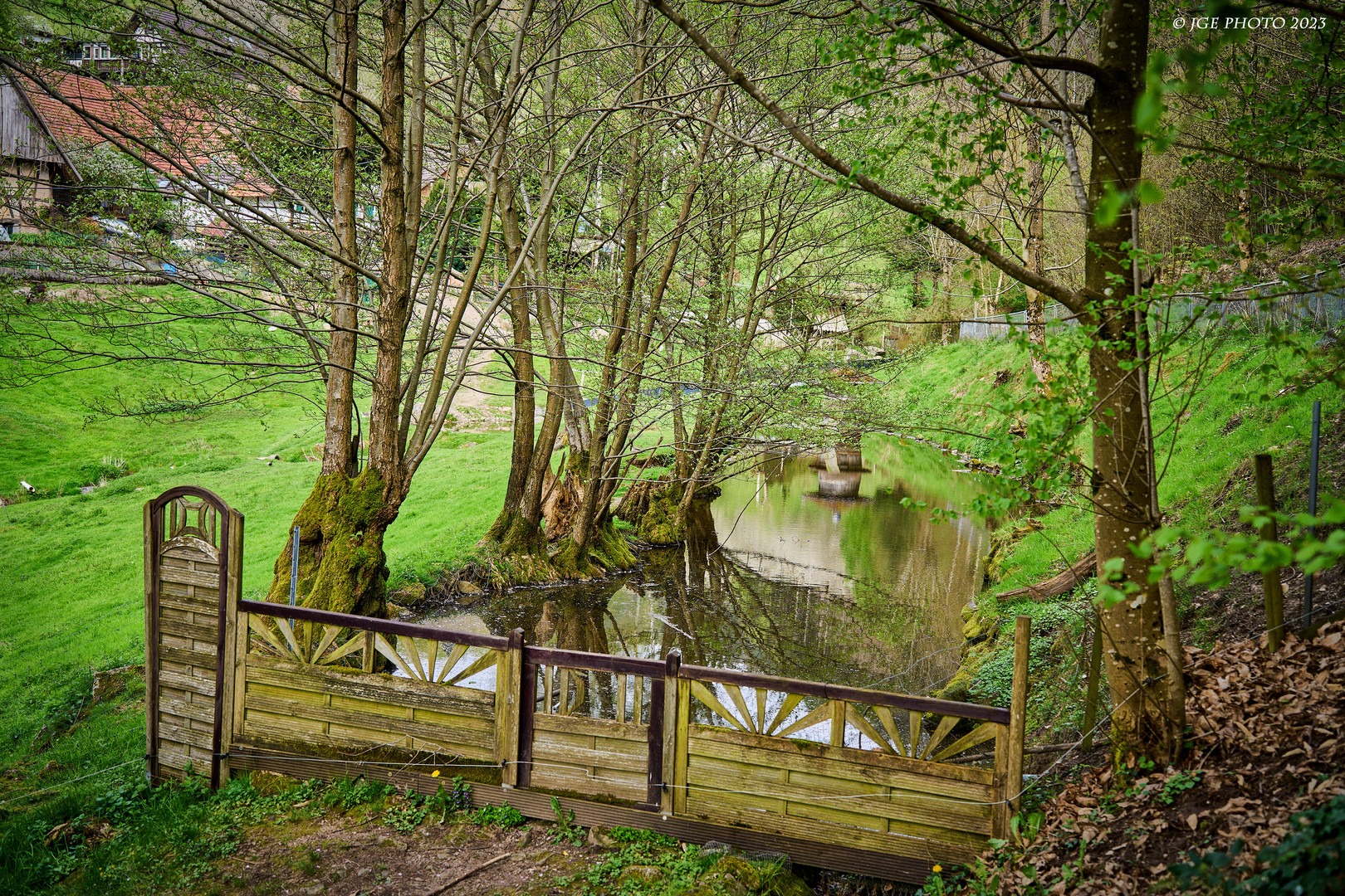 Eingezäunter Teich am Mühlenweg