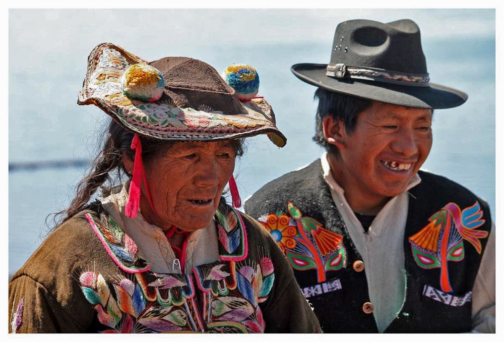 Einheimische auf der Llachon-Halbinsel am Titikakasee/ Peru