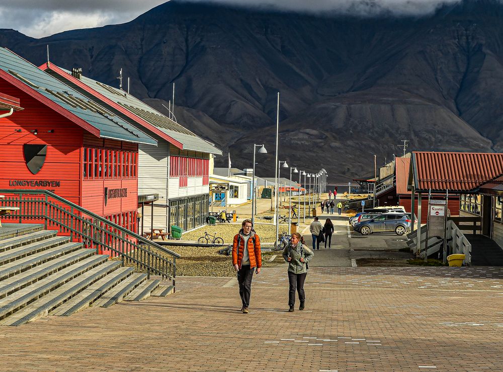 Einheimische oder Touristen in Longyearbyen. DSC_6038