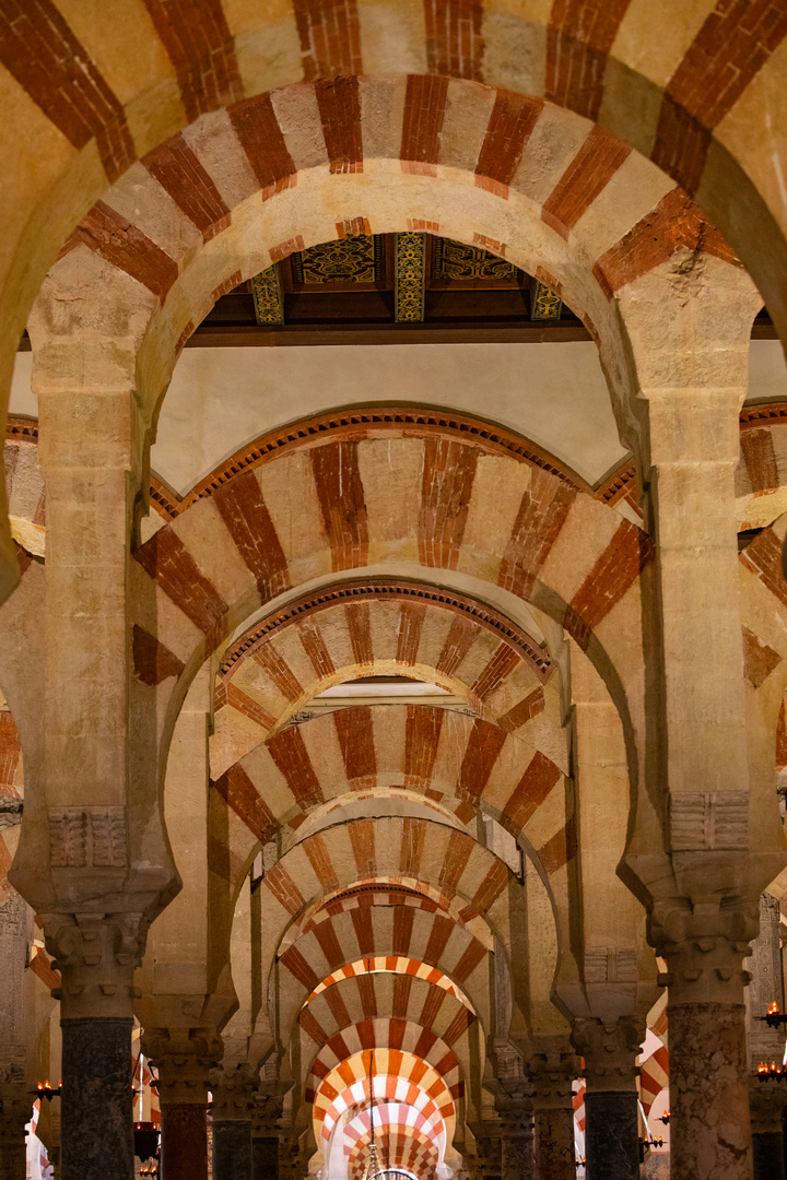 Einige der 856 Säulen der Mezquita