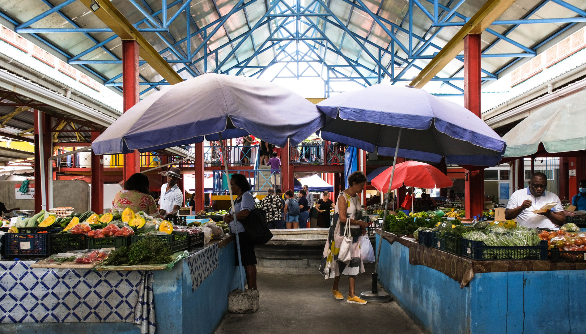 ...einkaufen im Sir Selwyn Selwyn - Clarke Market...