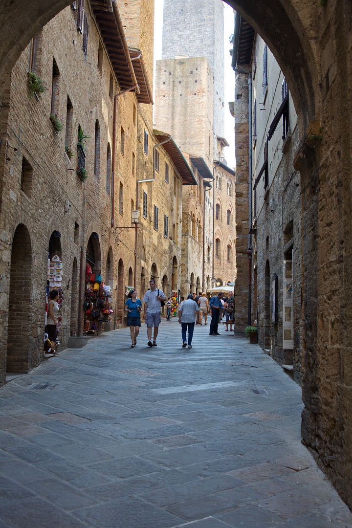 Einkaufsmeile in San Gimignano - Toskana