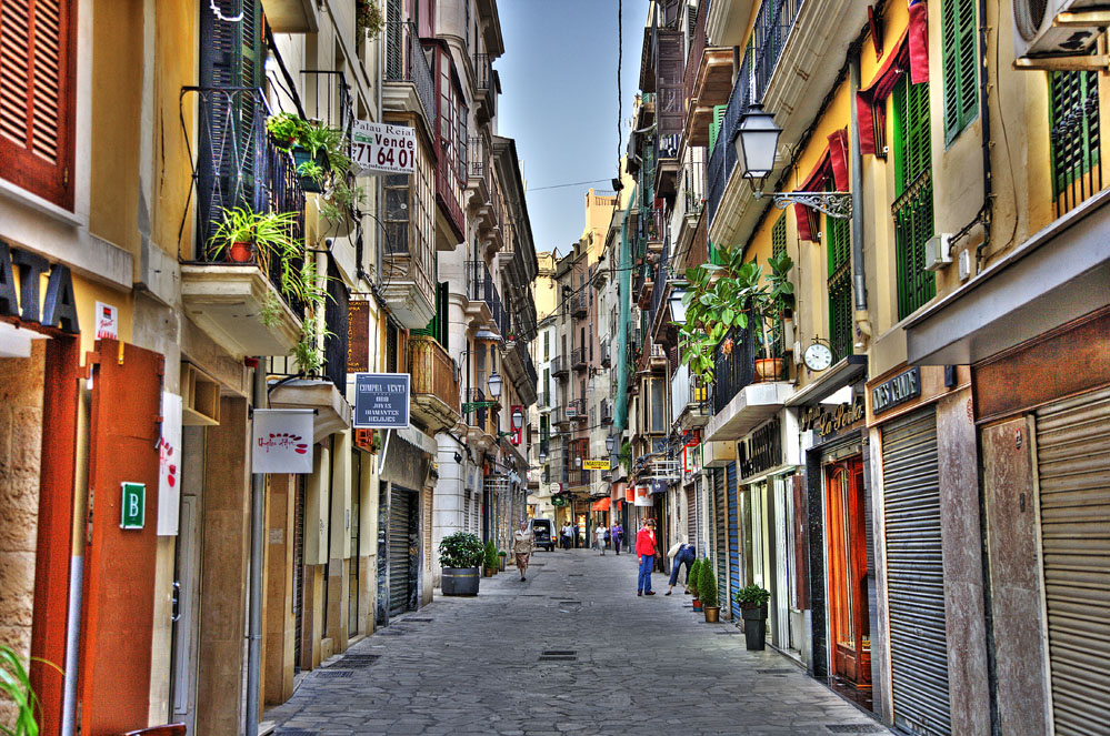 einkaufsstrasse calle sindicat in  palma de mallorca hdr