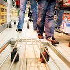 Einkaufswagenparade im Supermarkt