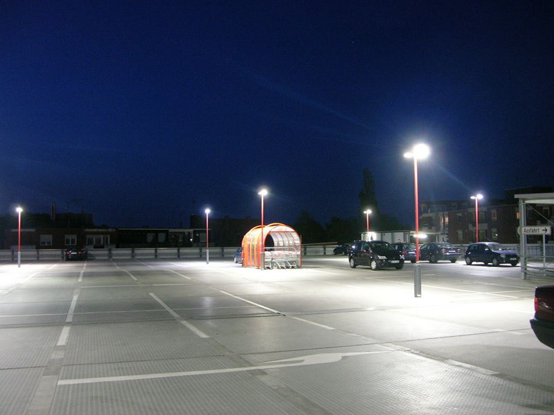 Einkaufszentrum bei Nacht