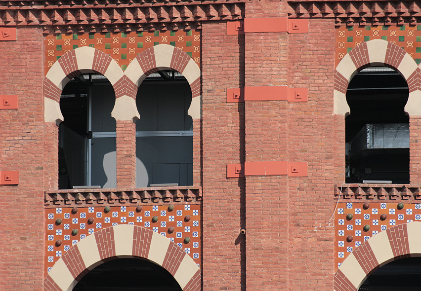 Einkaufszentrum in einer ehemaligen Stierkampfarena (Barcelona) IV