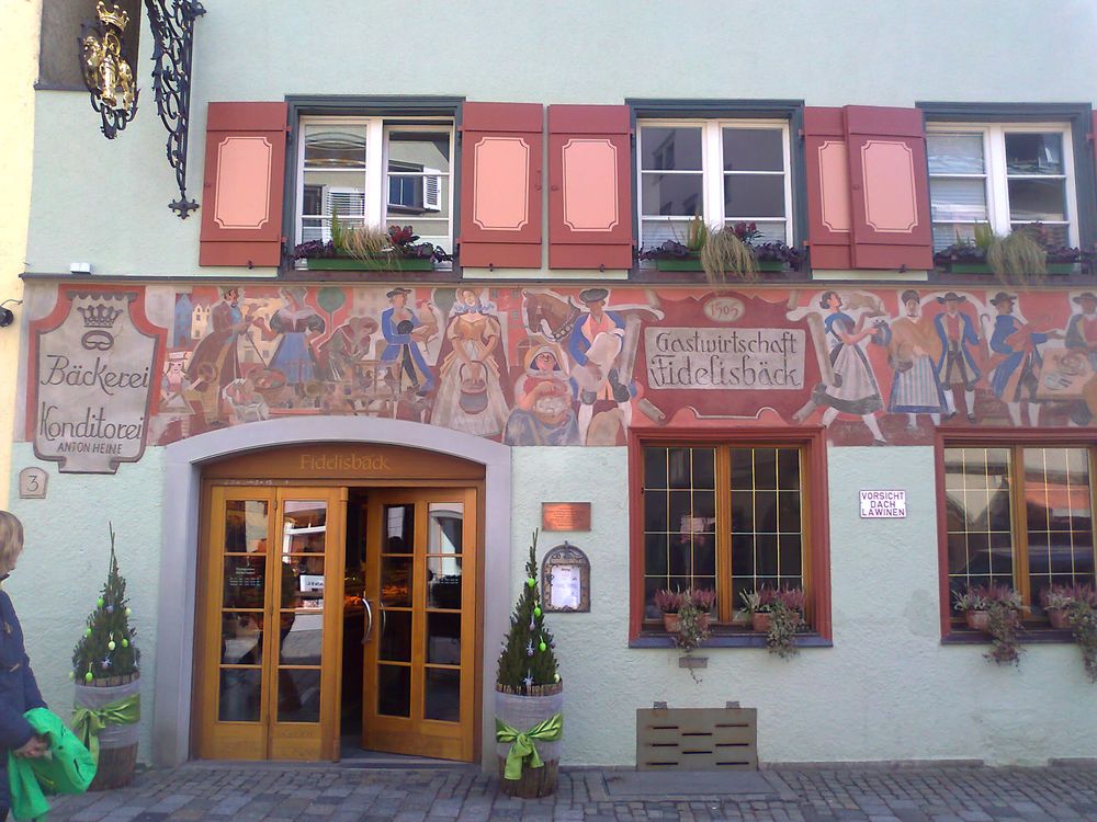 Einladende Fassade in der Altstadt von Wangen im Allgäu