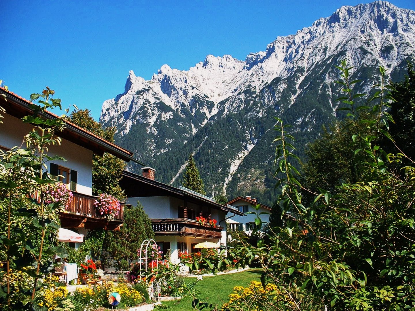 Einladendes Mittenwald: Schönes Wohnen vor majestätischer Bergkulisse