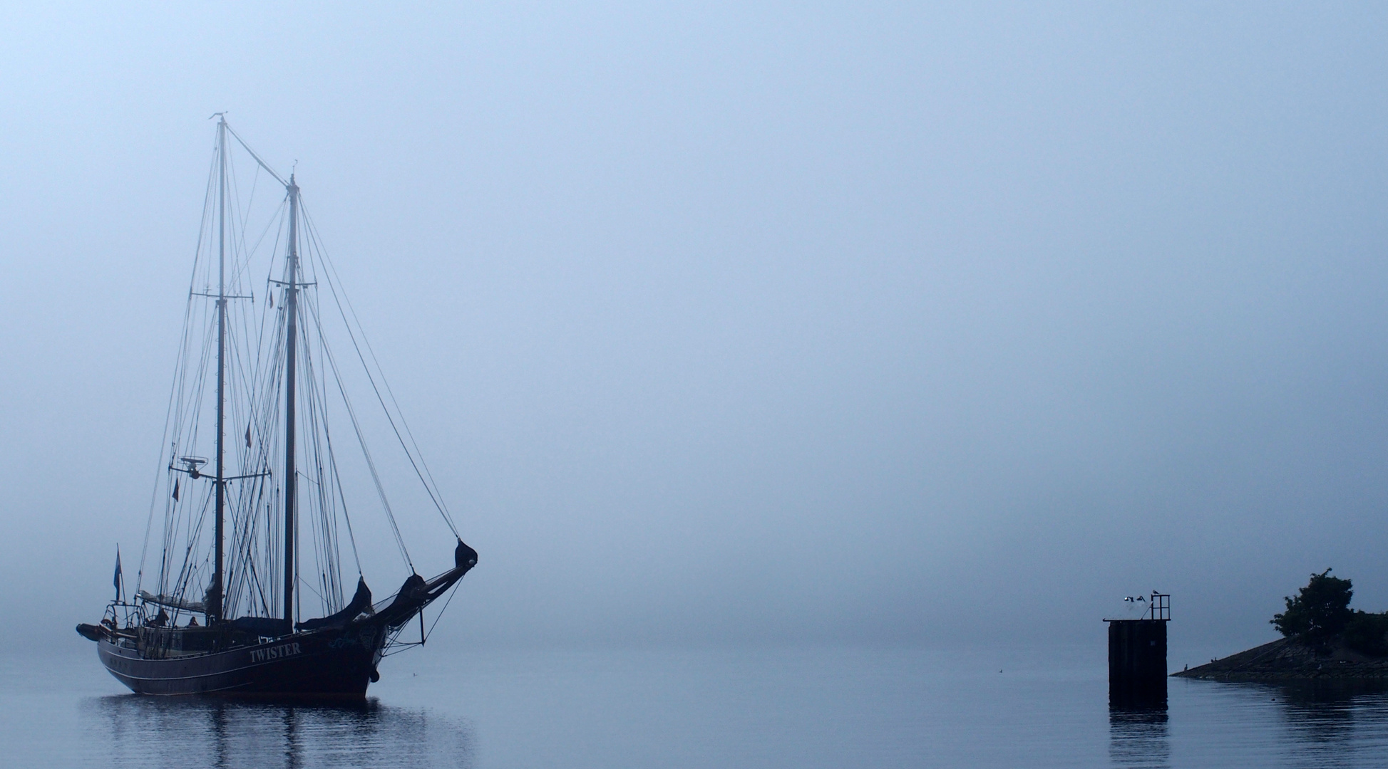 Einlauf im Nebel