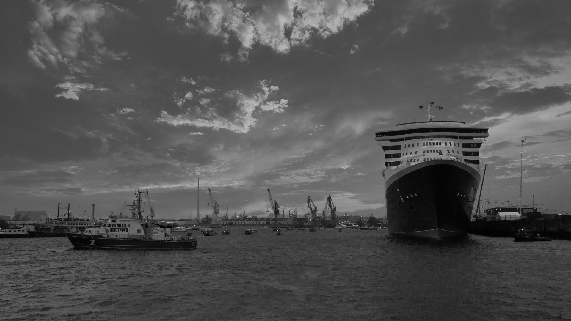 Einlauf QM2 Hamburg